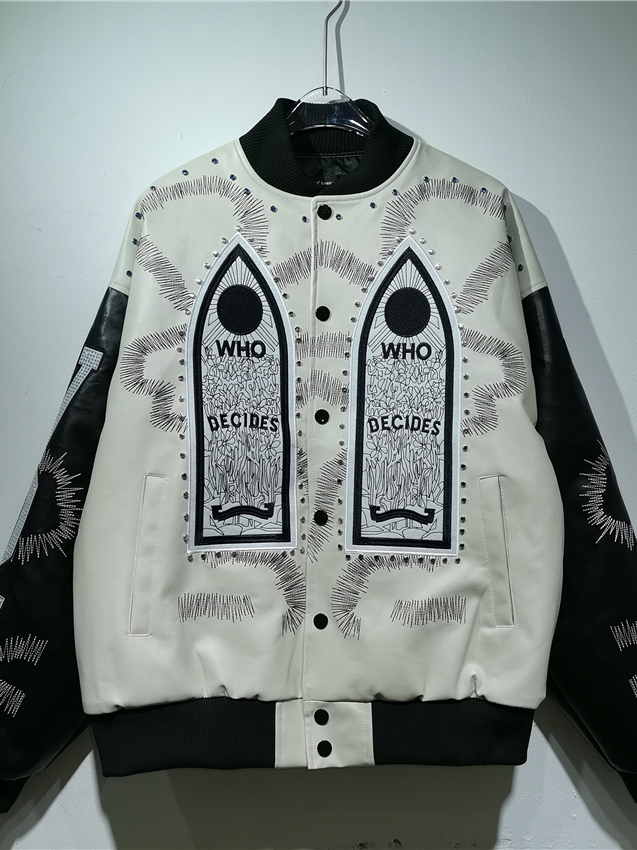 Embroidery Gothic - Gotische totem-borduurjas met rivets en strass