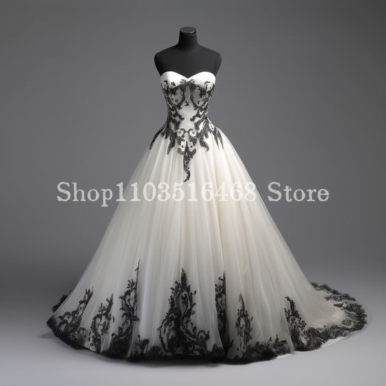Embroidery Gothic - Zwart Wit Gothic Geborduurde Trouwjurk Dromerige