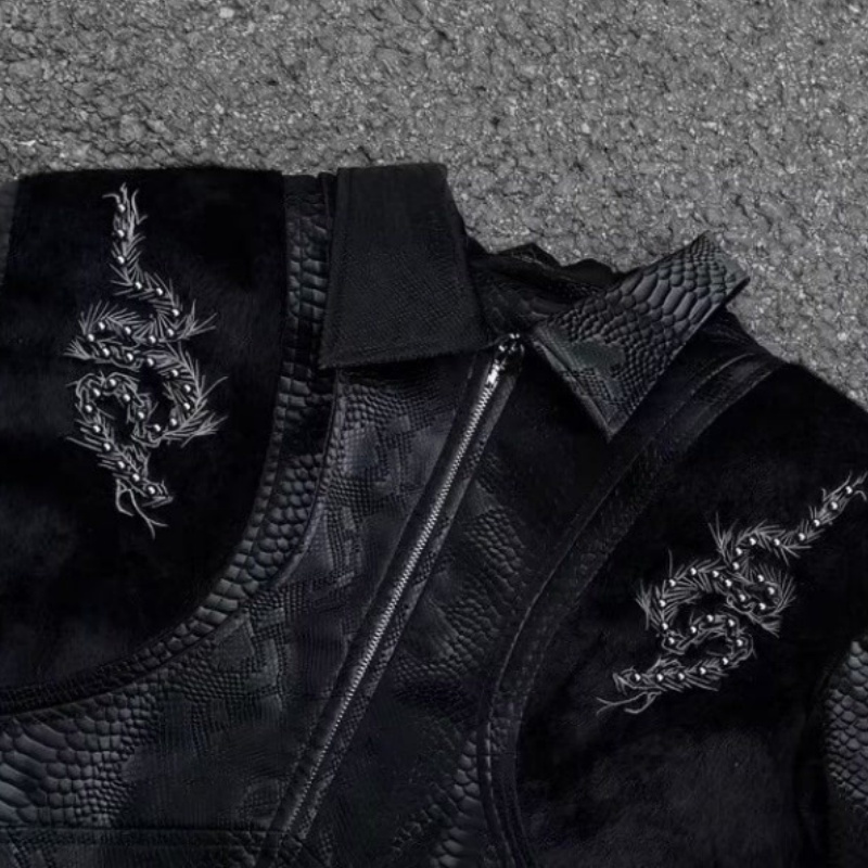 Heren jas met zwarte slangmoti - Embroidery Gothic recensie en prijs
